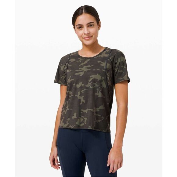 Lululemon Outrun the Heat Short Sleeve Tee size 8-10 Incognito Camo Multi Gator - Picture 1 of 8